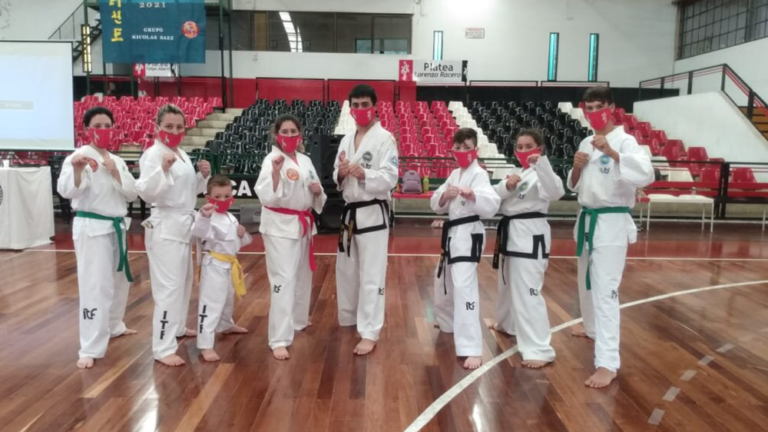 Alumnos de la Escuela Chul Hak San participan de seminario de Taekwondo