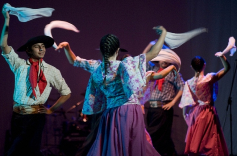 Arroyito: Peña Folclórica