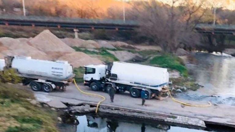 Empresa de desagotes volcaba líquidos al Río Suquía