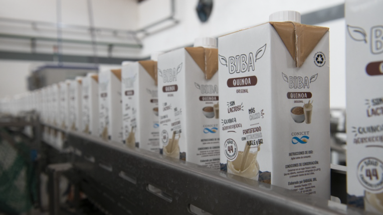 Presentan el primer alimento bebible a base de quinoa desarrollado en el país