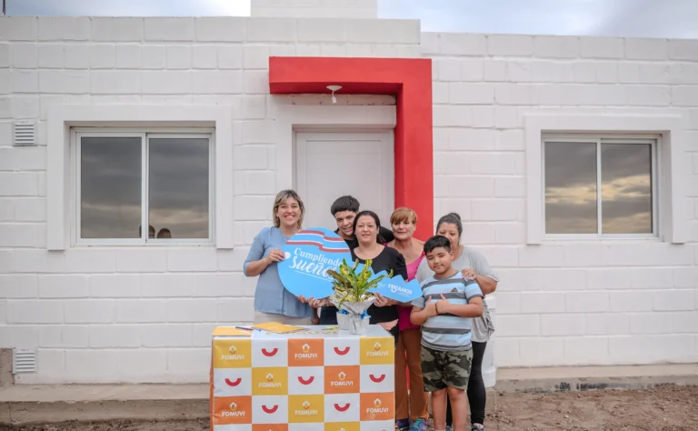 Histórica entrega de viviendas en Río Primero