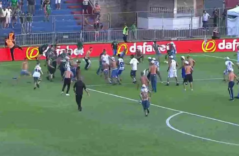 Batalla campal en el fútbol de Brasil