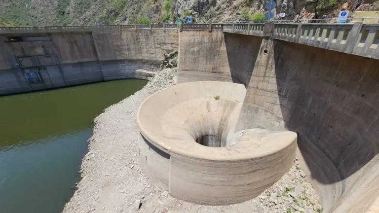 El lago San Roque bajó más de 5 metros
