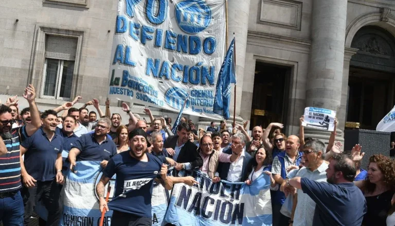 Empleados de Banco Nación protestaron contra la privatización
