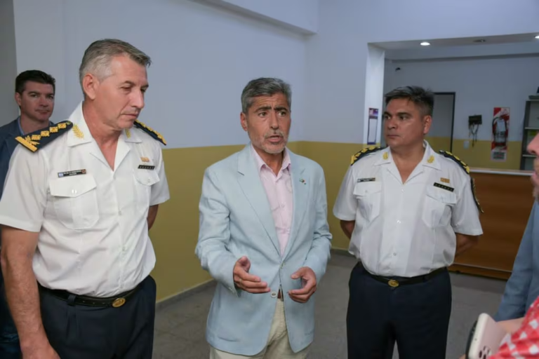 Quinteros con la Plana Mayor de la Policía de Córdoba