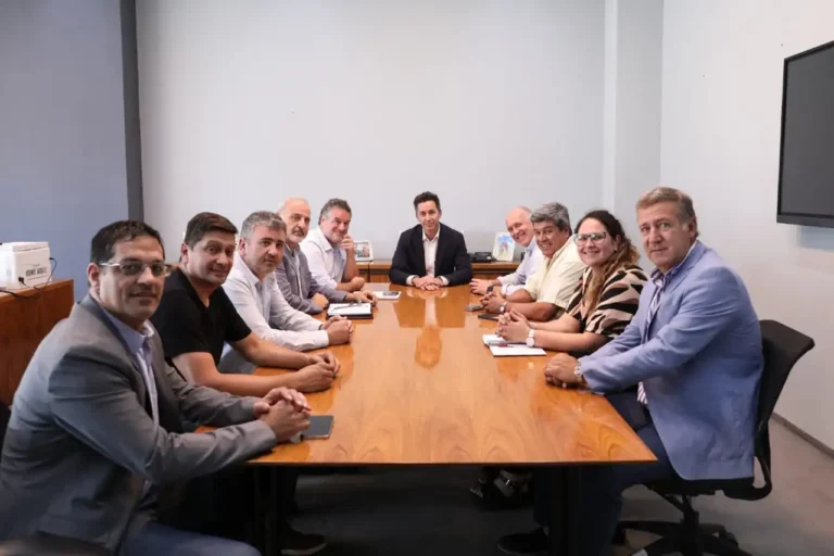 Manuel Calvo junto a autoridades del Foro de Intendentes Radicales