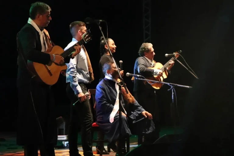 Primer noche de Festival con Los Manseros Santiagueños