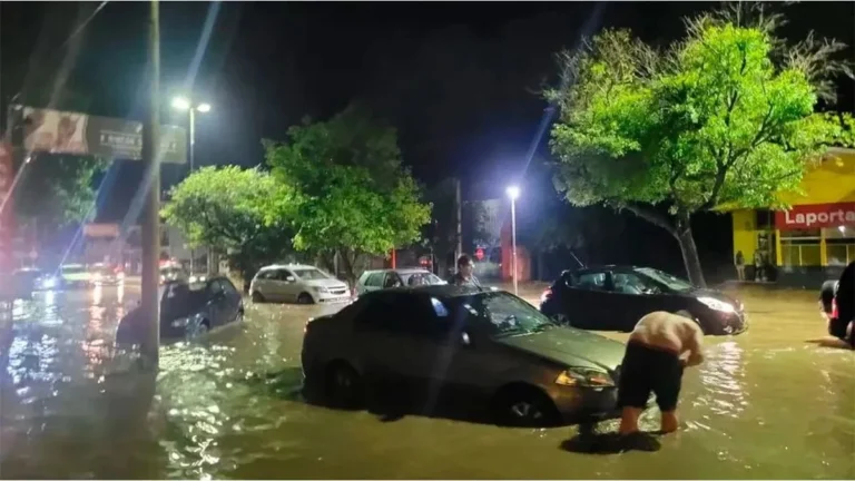 Se desbordó La Cañada inundaciones en Córdoba