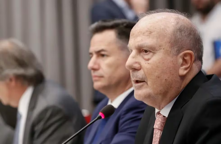 Ferraro deja el Ministerio de Infraestructura