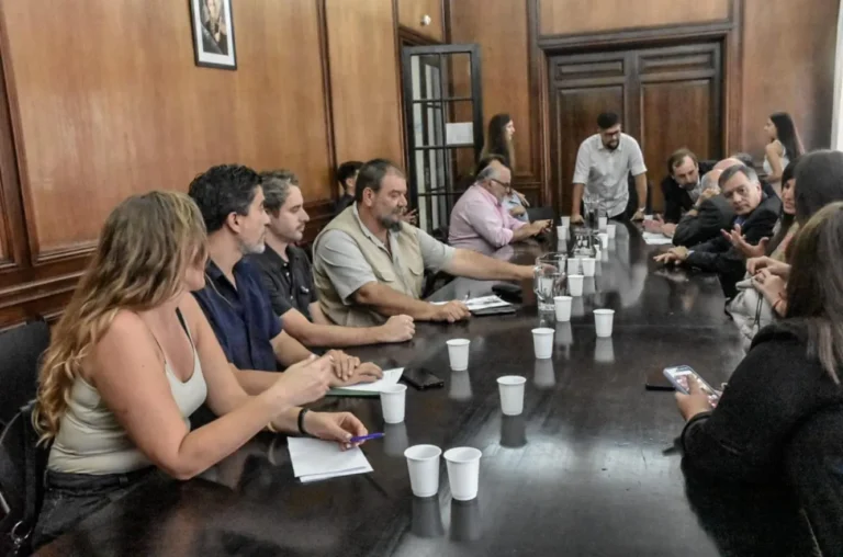 Estatales Nacionales acordaron un aumento del 16% para enero