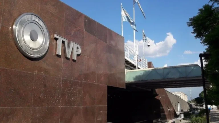 El Gobierno intervendrá los medios públicos durante un año