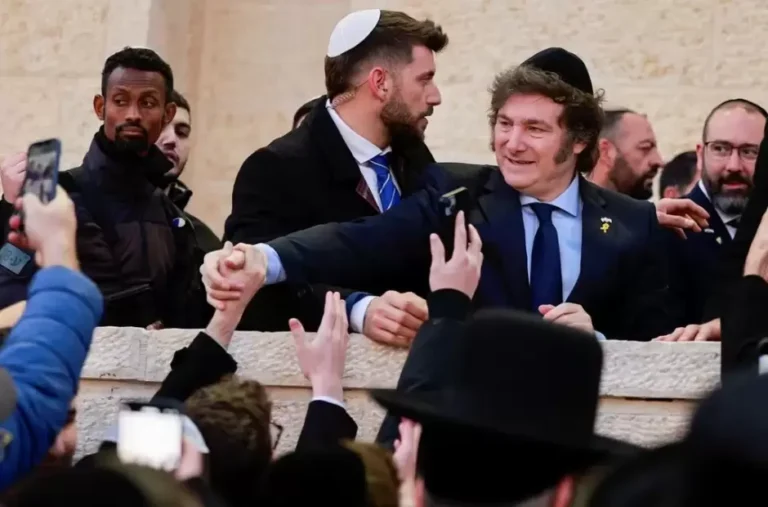 Milei terminó su visita en Jerusalén bailando con rabinos