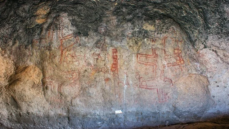 Descubren pinturas rupestres en Neuquén