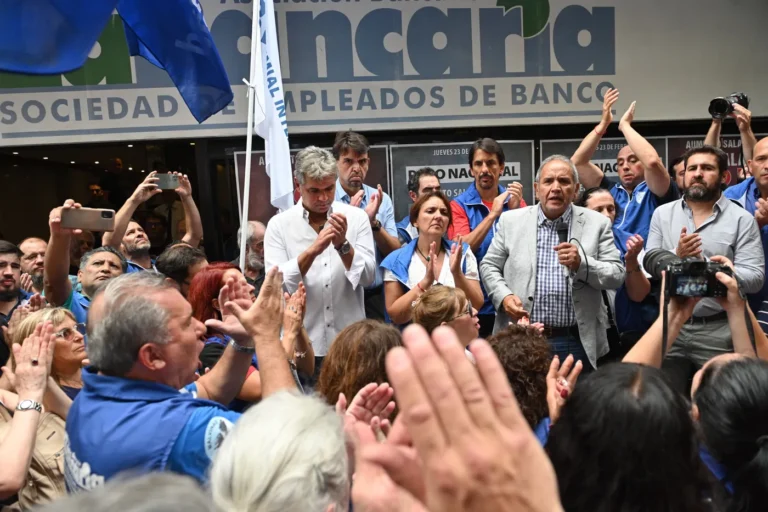 Bancarios tendrán un sueldo inicial mayor a $1 millón