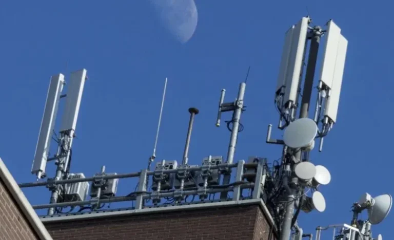 Enacom autoriza a operar a tres empresas que ofrecen Internet Satelital