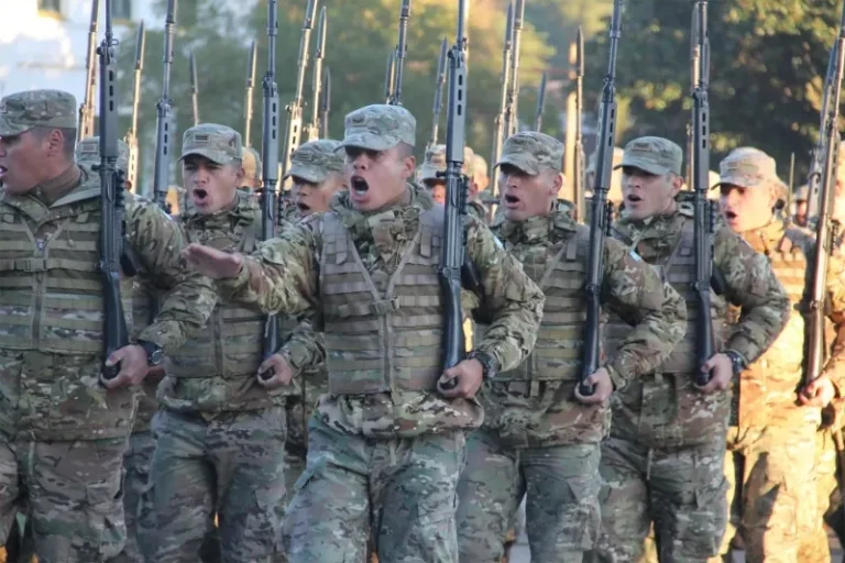 El Gobierno convoca a jóvenes al Ejército