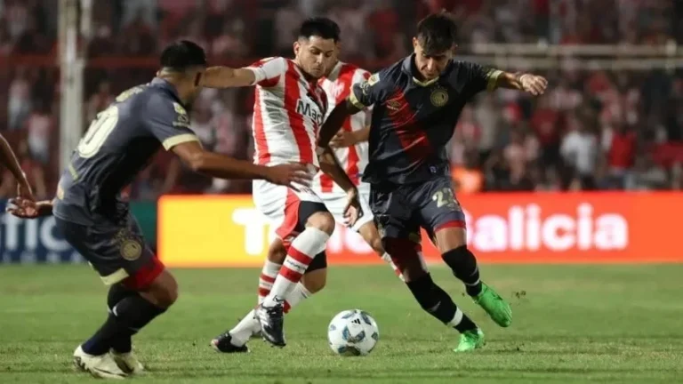 Instituto perdió y complicó su clasificación