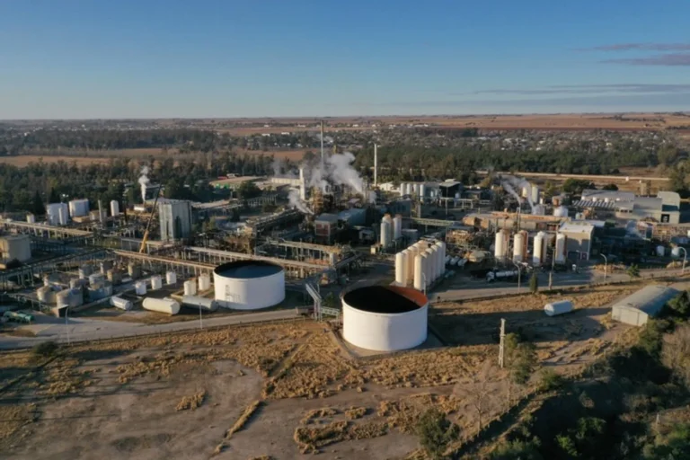 Una petroquímica de Córdoba cierra sus puertas por un mes