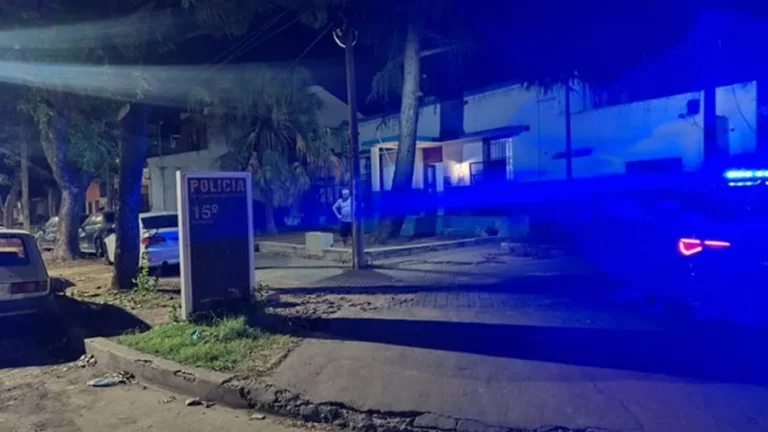 Balearon una comisaría en  Rosario