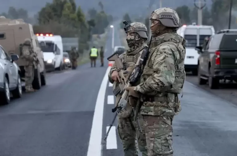 Chile decretó el toque de queda tras el asesinato de los carabineros