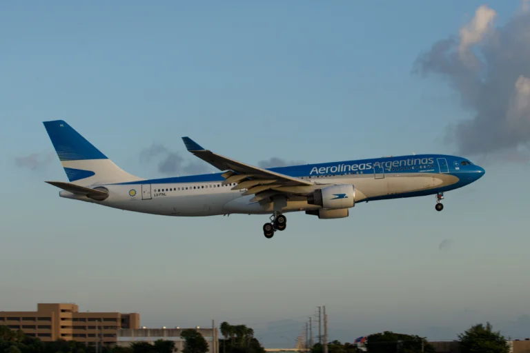 Aerolíneas Argentinas suspenderá su ruta a Nueva York