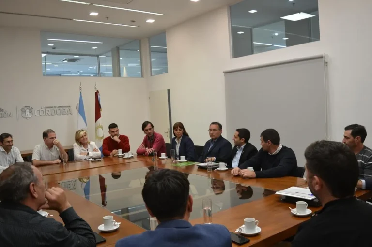 Lucas Valiente en la firma del convenio Fortalecimiento Educativo