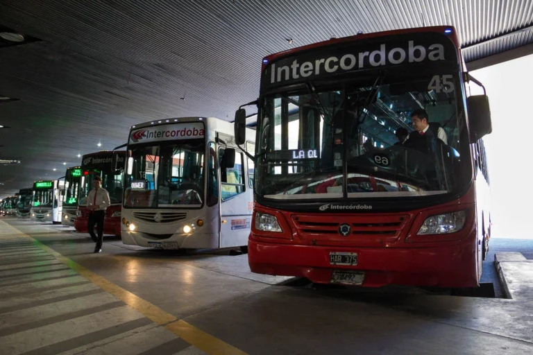 Anuncian paro de transporte interurbano