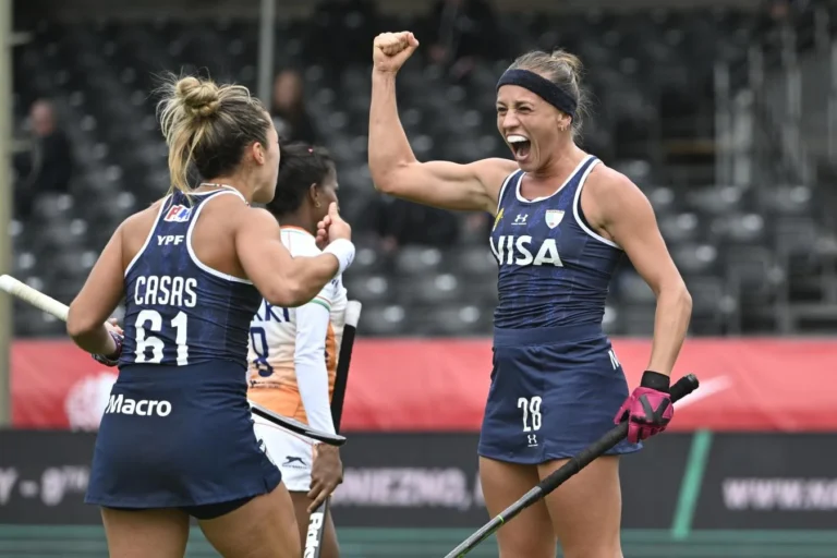 Las Leonas debutan ganando