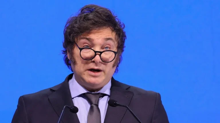 La editorial Planeta sacó de circulación el libro de Milei