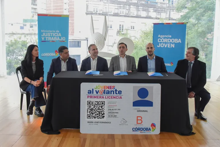 Firma de convenio por seguridad vial joven