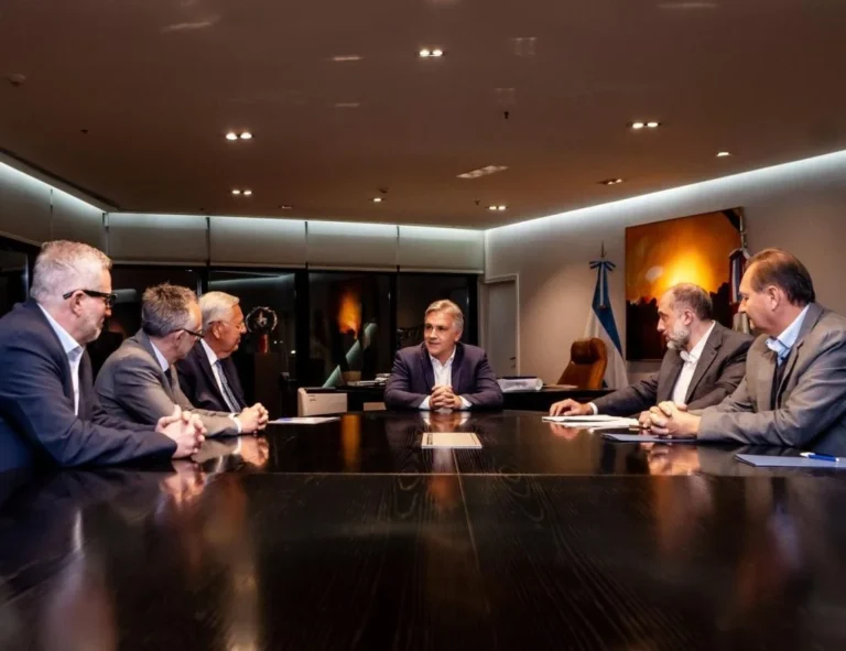 Llaryora con directivos de Volkswagen Argentina