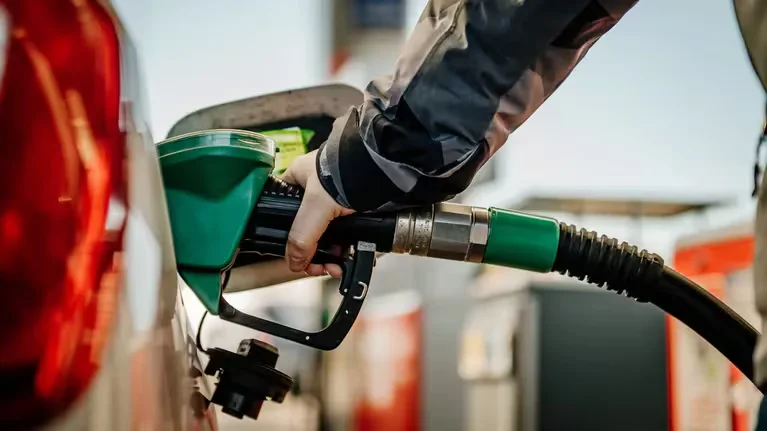 La nafta y el gasoil subieron un 4%