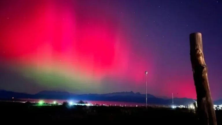 El cielo en Ushuaia se tiñe de rojo 