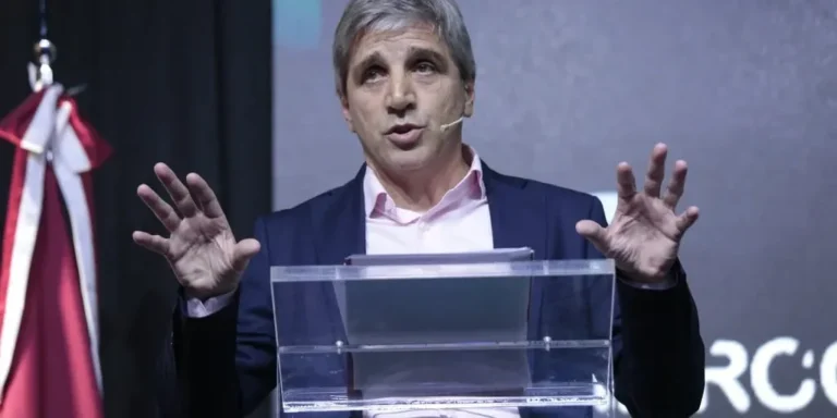 Luis Caputo negó que haya atraso cambiario