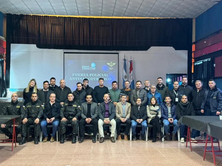 Fuerza Policial Antinarcotráfico en Santiago Temple