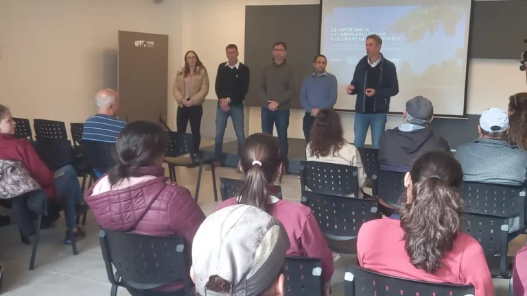 Villa del Rosario: capacitación en poda y arbolado urbano 