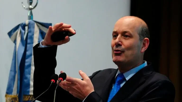 Sturzenegger anunció un nuevo sistema de compra de alimentos