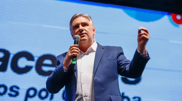 Llaryora viajó en busca de inversiones