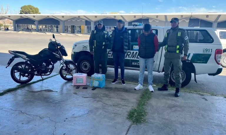 Dos detenidos tras retirar encomiendas con droga en transporte de Córdoba a San Juan
