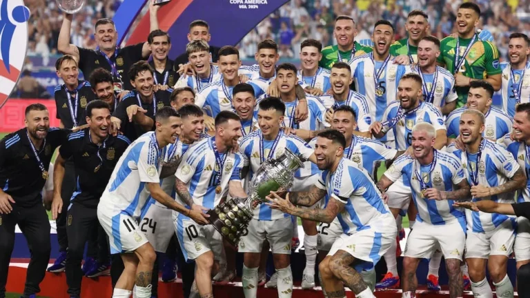 Una multitud recibió a parte del plantel campeón de la Copa América