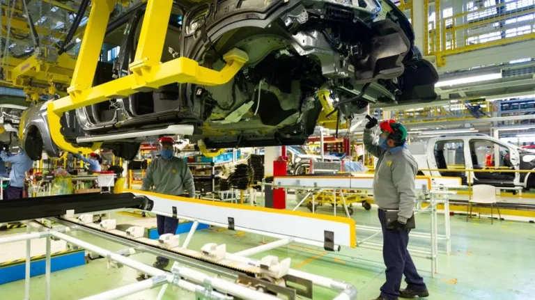 Renault y Nissan suspenden la producción de sus plantas en Córdoba