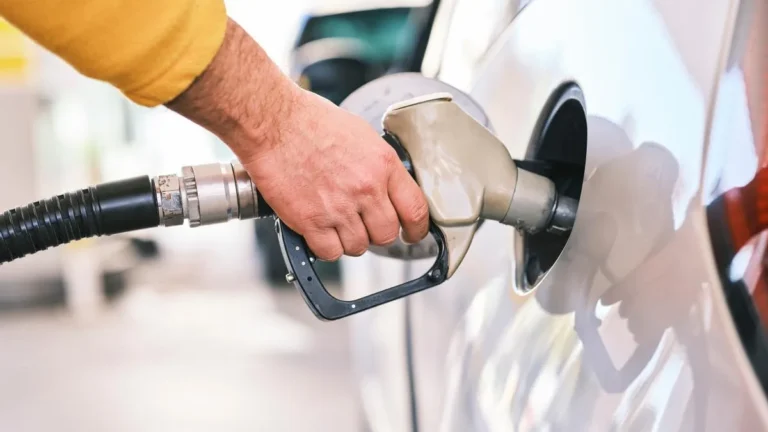 Aumentan los combustibles