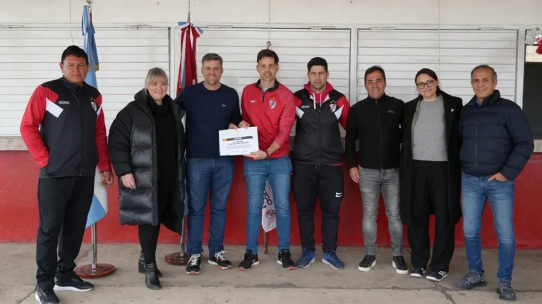  Julián Álvarez solidario con Club Atlético Calchín