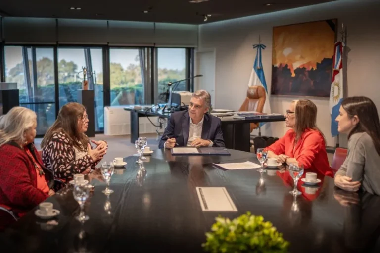 Llaryora recibió a representantes de los pueblos originarios