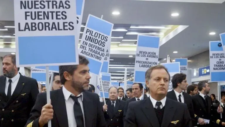 Pilotos y aeronavegantes anuncian paros 