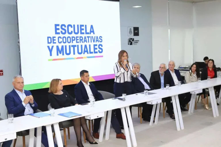 Prunotto lanzó la Escuela de Cooperativas de Córdoba