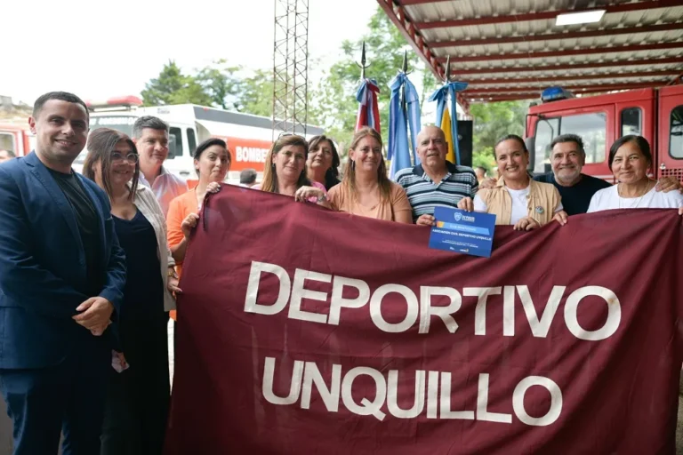 Myrian Prunotto entregó aportes a Bomberos 