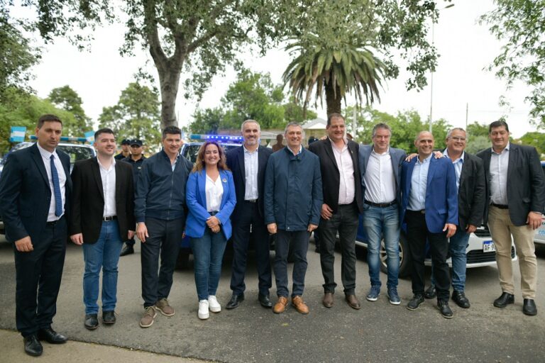 Prunotto entregó móviles en el Departamento San Justo