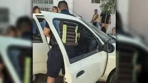 Una pareja dejó a su bebé en el auto para irse a bailar