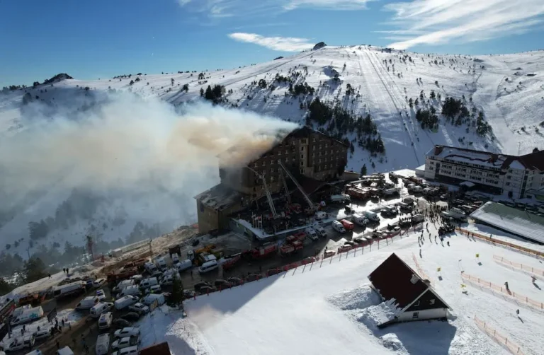 Tragedia en Turquía: incendio en hotel